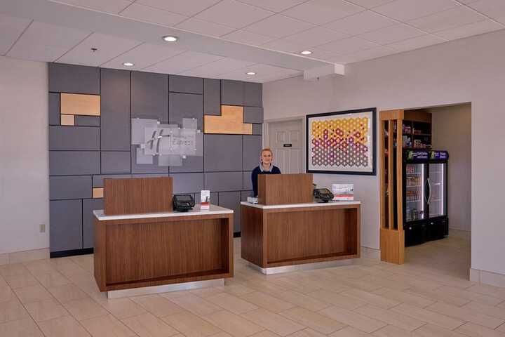 Holiday Inn Express and Suites Pigeon Forge Sevierville by IHG