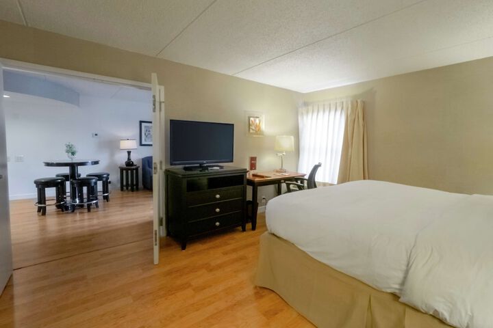 Room 32 of 43