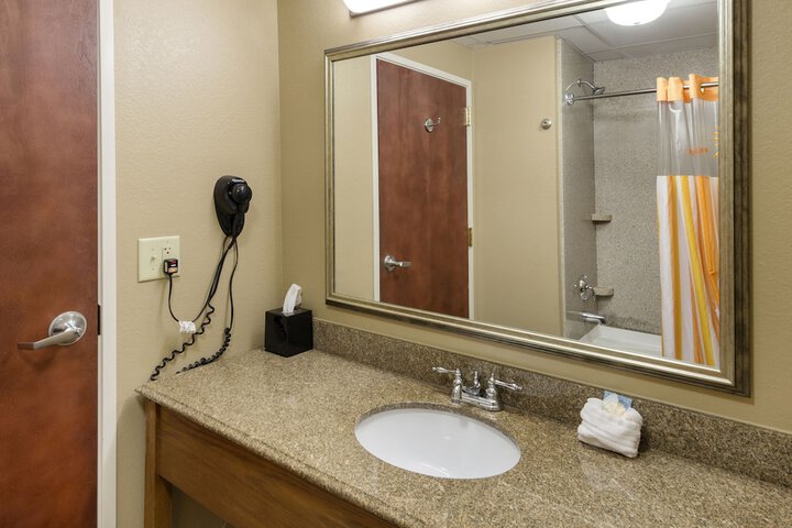 Room 13 of 37