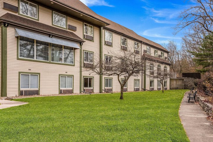 Econo Lodge Whitehall near Michigans Adventure