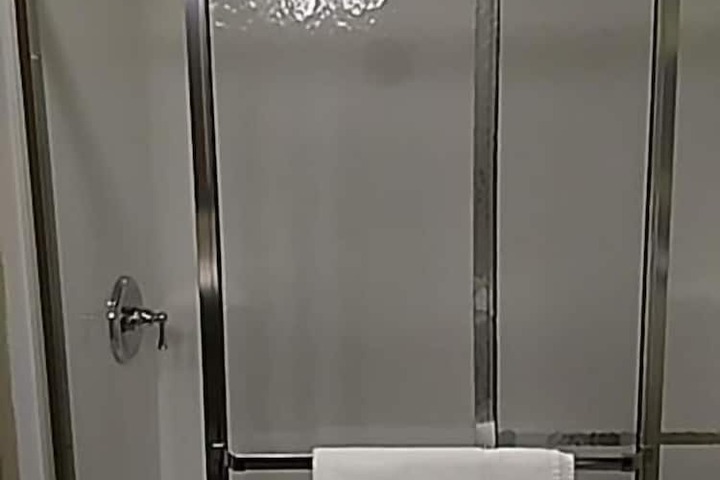Room 26 of 32