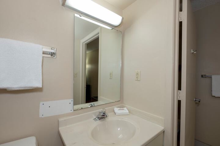 Room 21 of 32