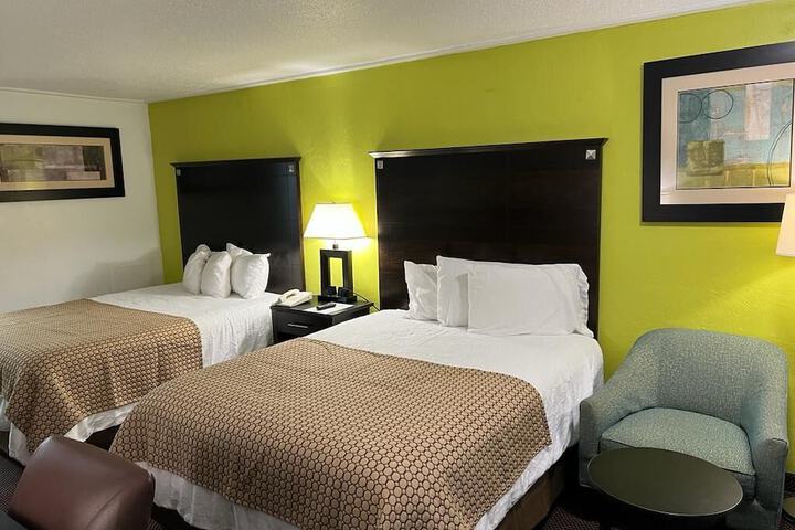 Room 9 of 16
