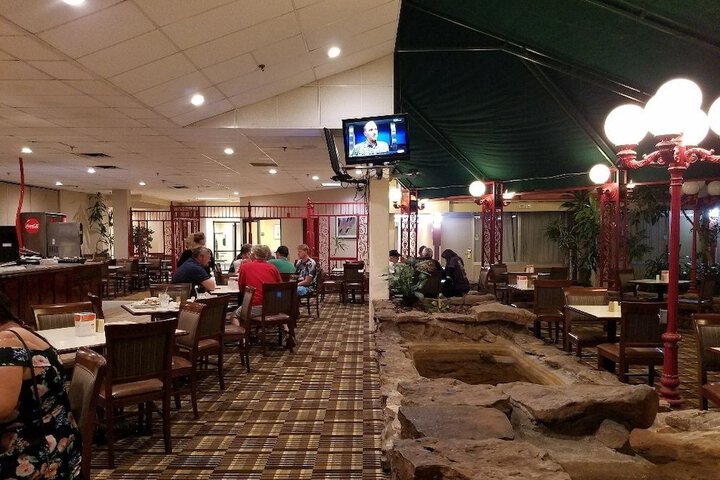Dining 37 of 48