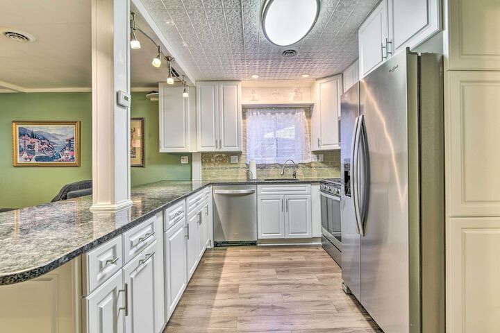 Pet-friendly Taylor Home w / Backyard Oasis!