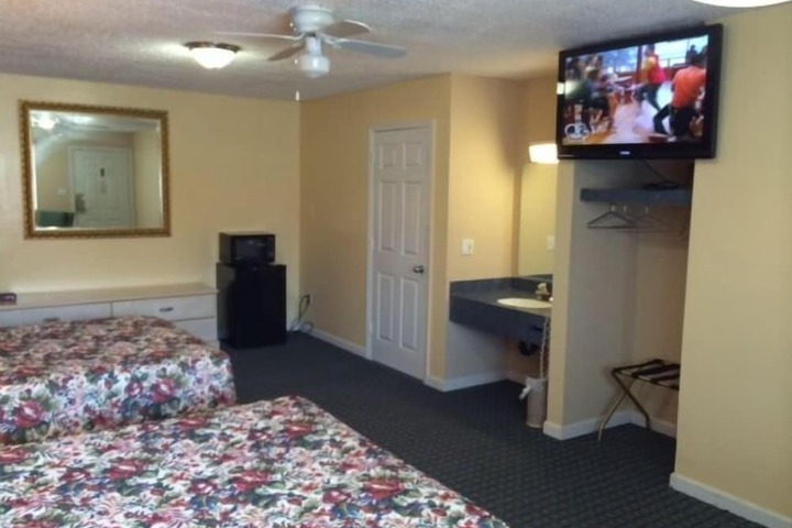 Room 8 of 11