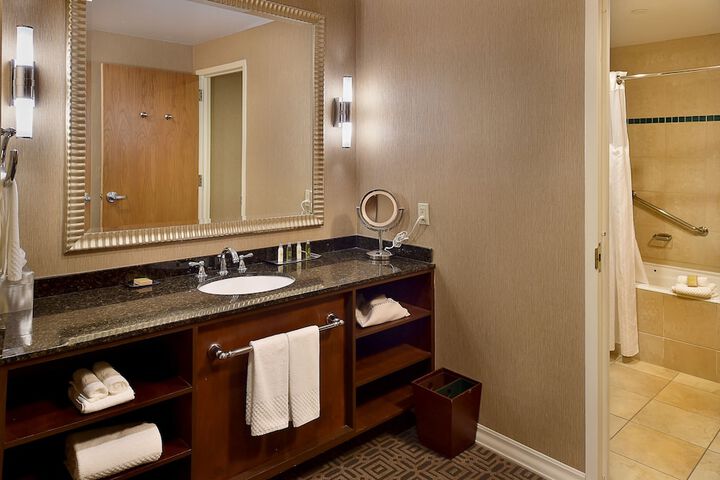 DoubleTree by Hilton Hotel St. Louis - Chesterfield