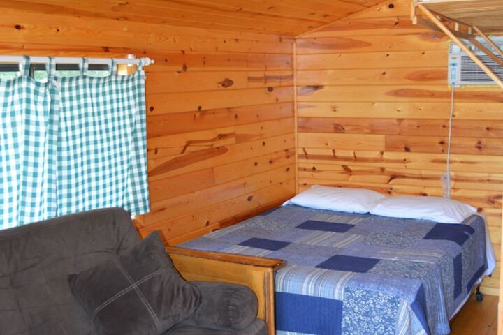 No Name City Luxury Cabins & RV