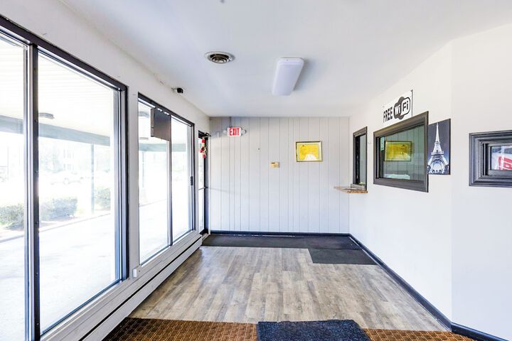Manor Motel by OYO Near Oak Brook / Chicago Westchester