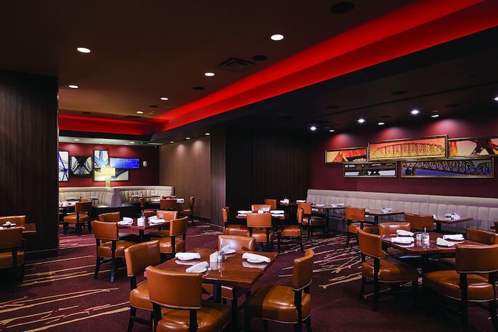 Dining 17 of 18