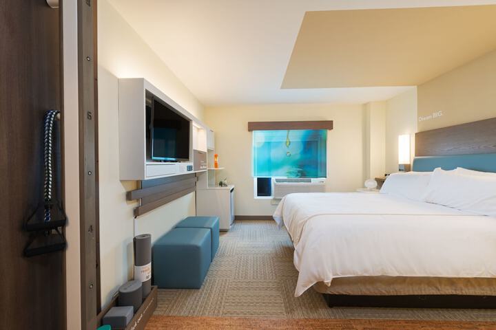 Room 17 of 51