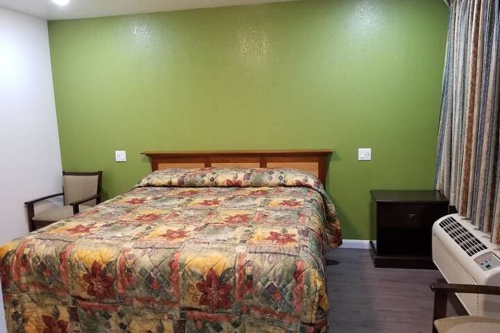 Room 14 of 18