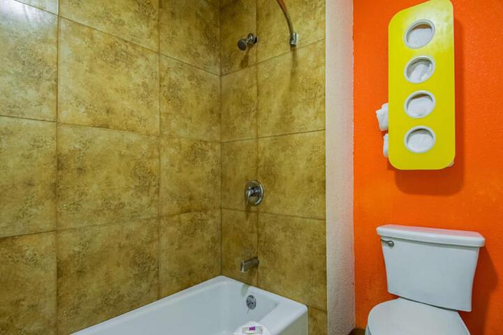 Motel 6-Bakersfield CA - Airport