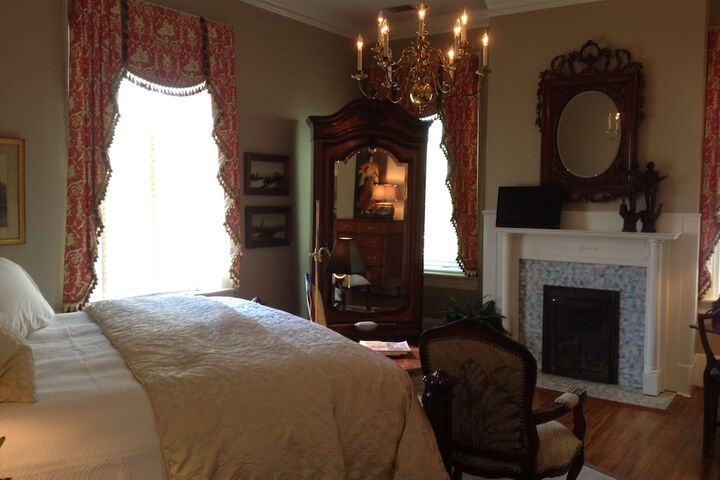 Room 34 of 83