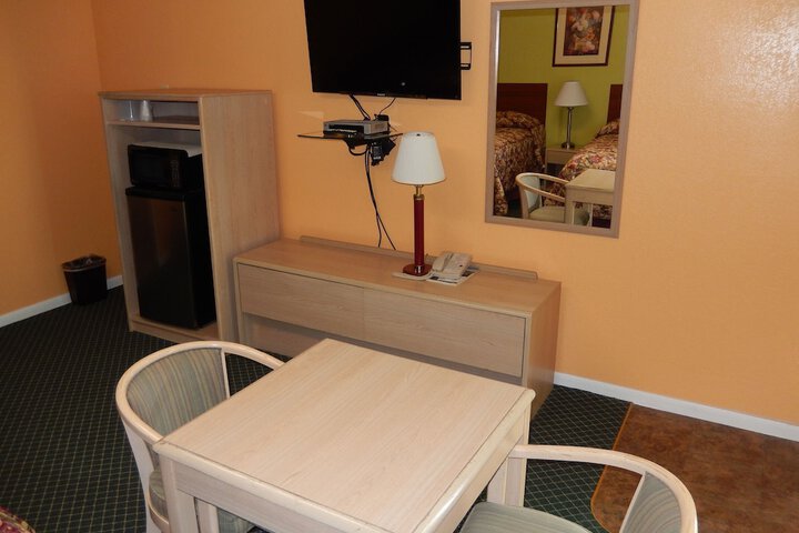 Room 4 of 24