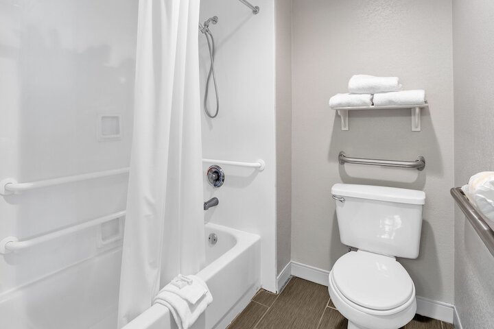 Room 14 of 33