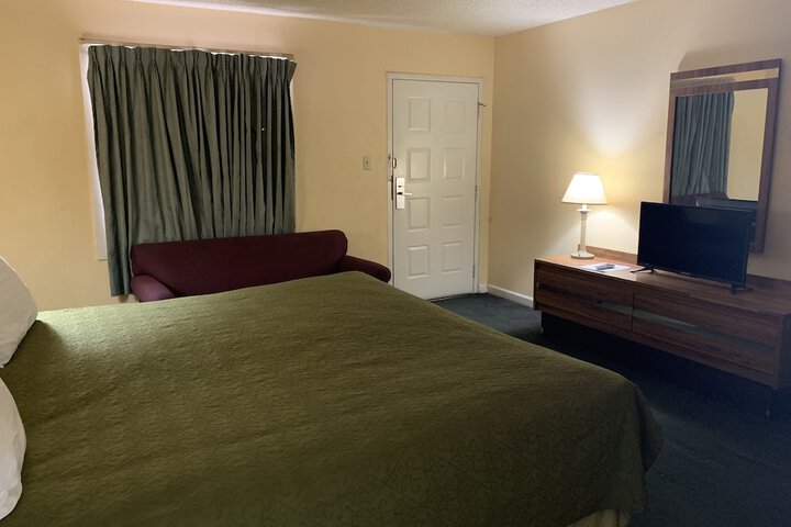 Room 25 of 33