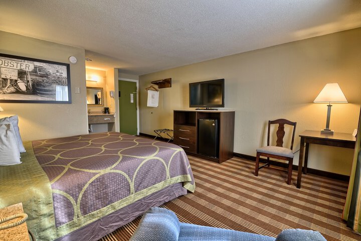 Room 7 of 32