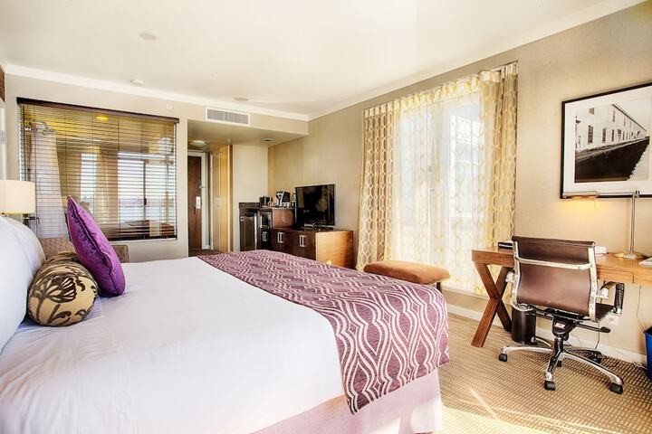 Room 21 of 43