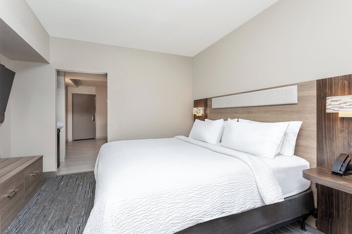 Holiday Inn Express & Suites Ormond Beach - North Daytona by IHG