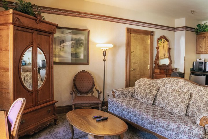 The Historic Bullock Hotel