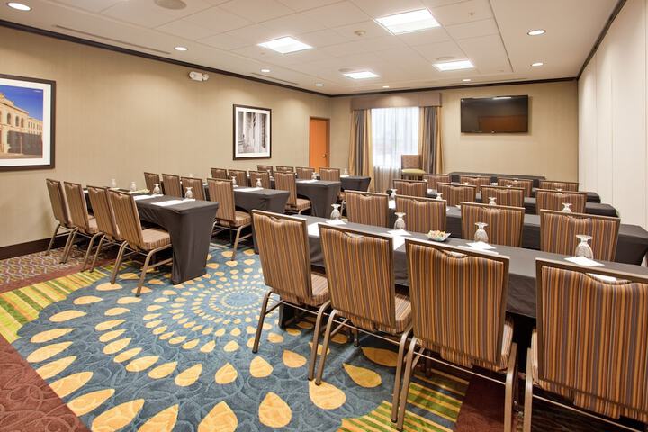 Holiday Inn Express Hotel & Suites St. Joseph by IHG