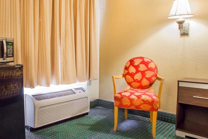 Room 9 of 26