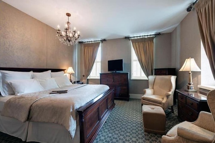 Room 15 of 52
