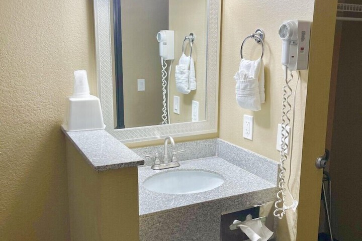 Room 15 of 25