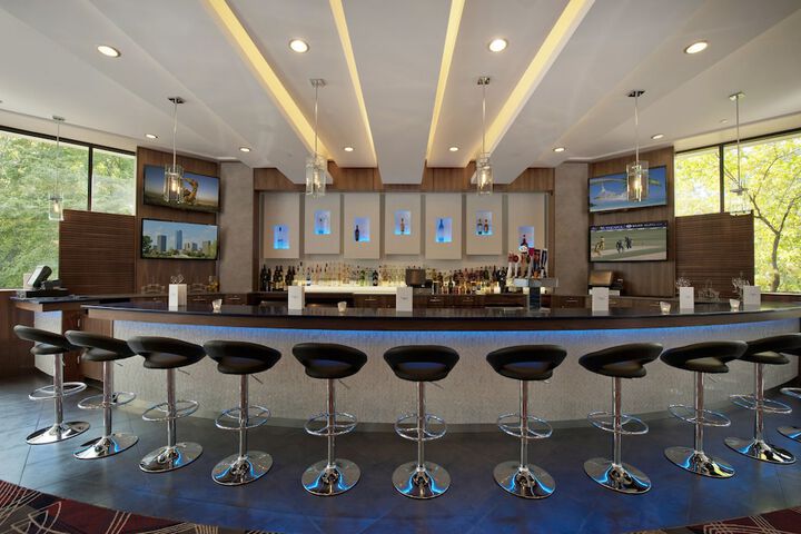 Lounge 44 of 55