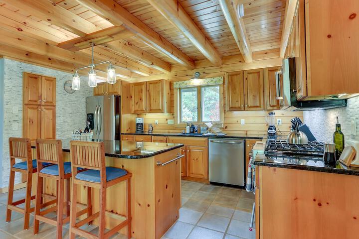 Pocono Dog-Friendly Home on River