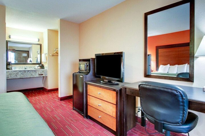 Room 17 of 24