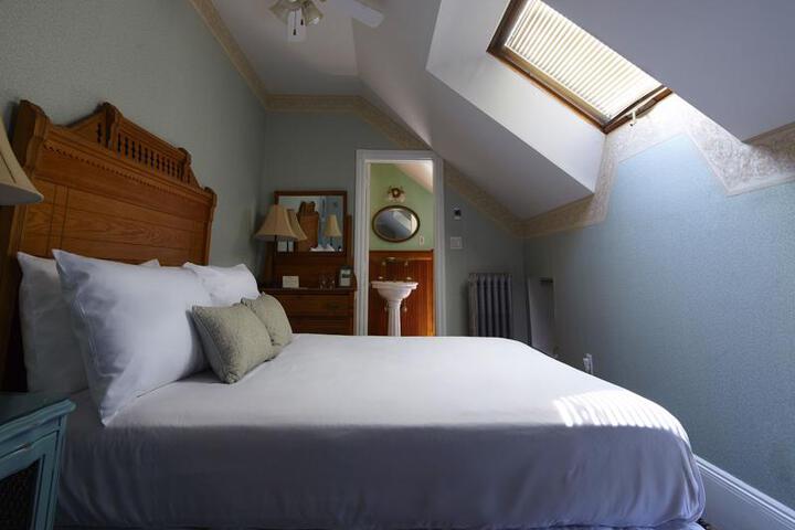 THE ANDRIE ROSE INN