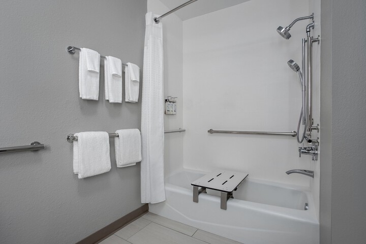 Holiday Inn Express Hotel & Suites Clinton by IHG