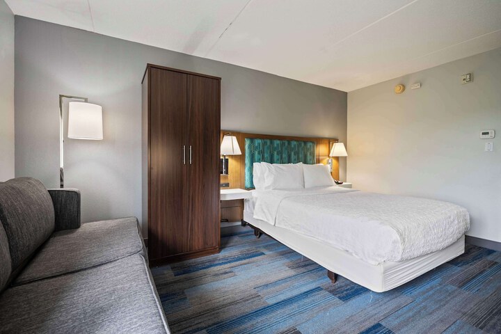 Room 48 of 79
