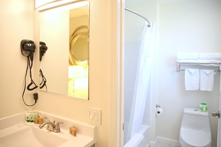 Room 11 of 25