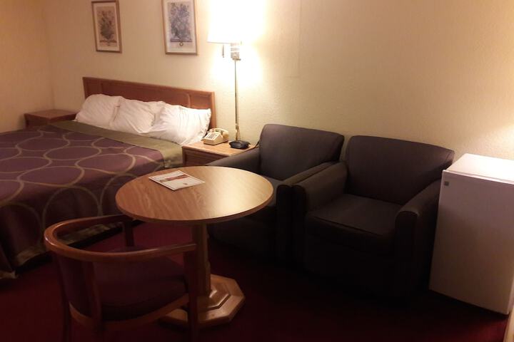 Room 4 of 16