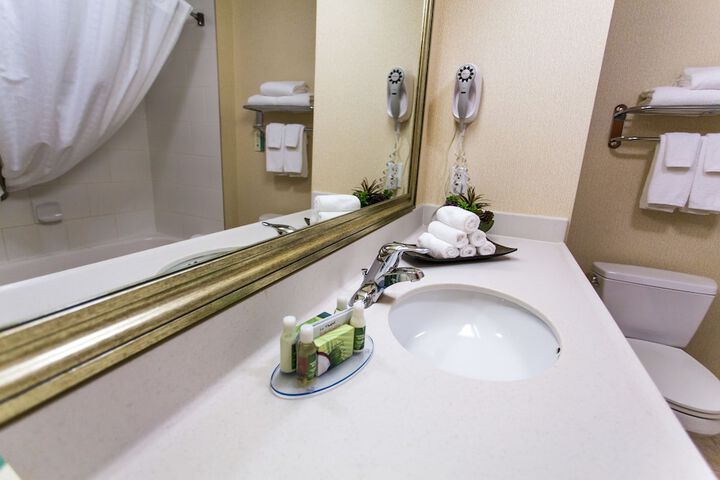 Days Inn & Suites by Wyndham Edmonton Airport