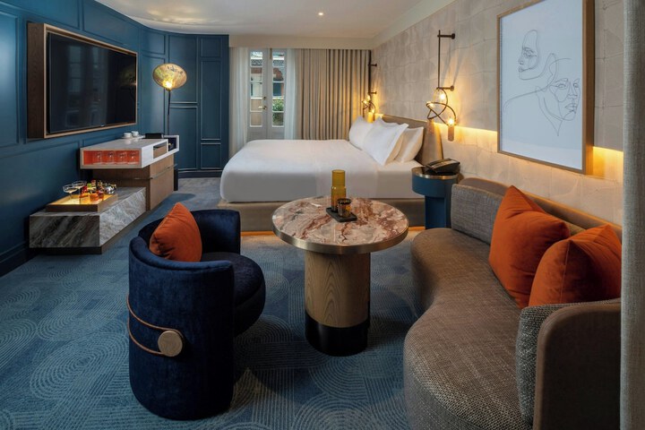 Room 54 of 100
