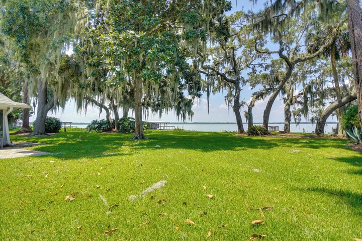 Luxe Waterfront Oasis w / Dock - Direct Lake Access