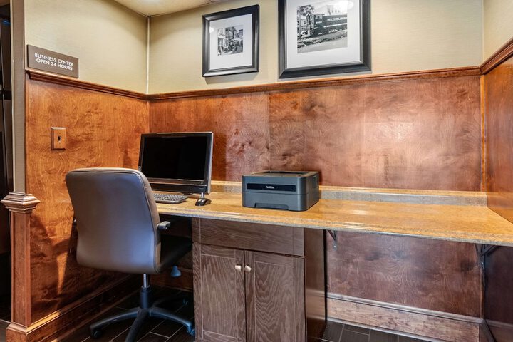 Business Center 33 of 33