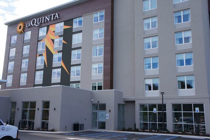 Hotel 7 of 51