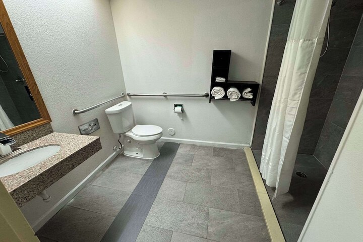 Room 22 of 28