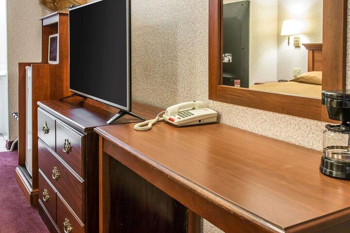Rodeway Inn Madison Heights - Detroit