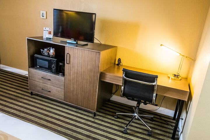 Room 26 of 38