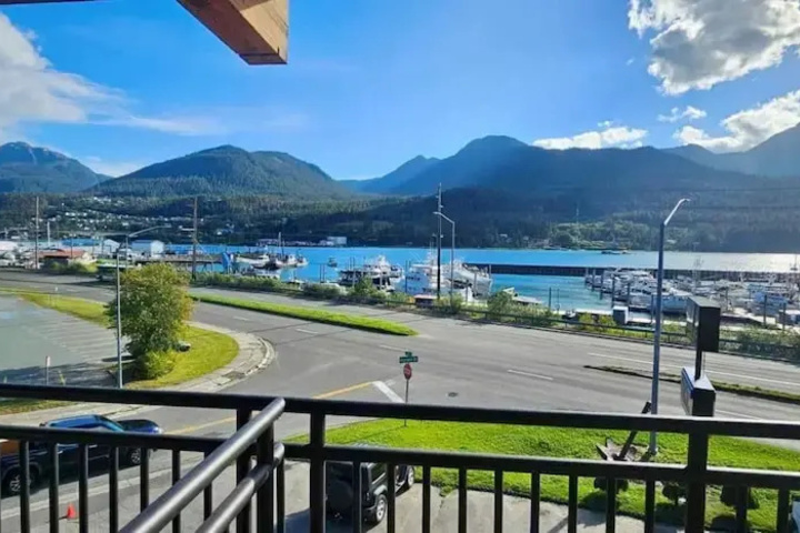 Breakwater Inn