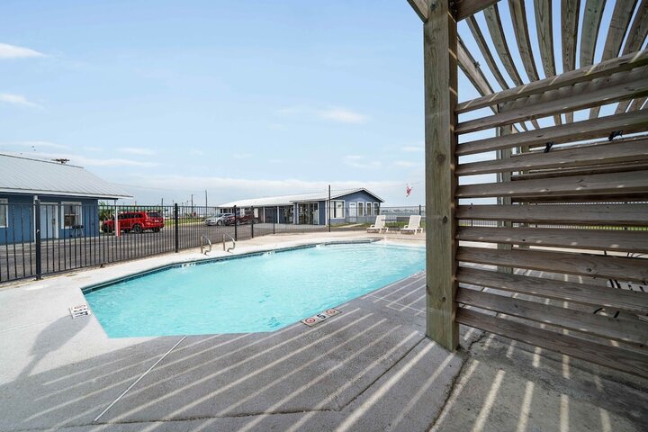 Pool 12 of 67