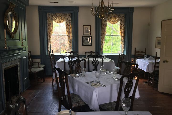 Dining 21 of 33