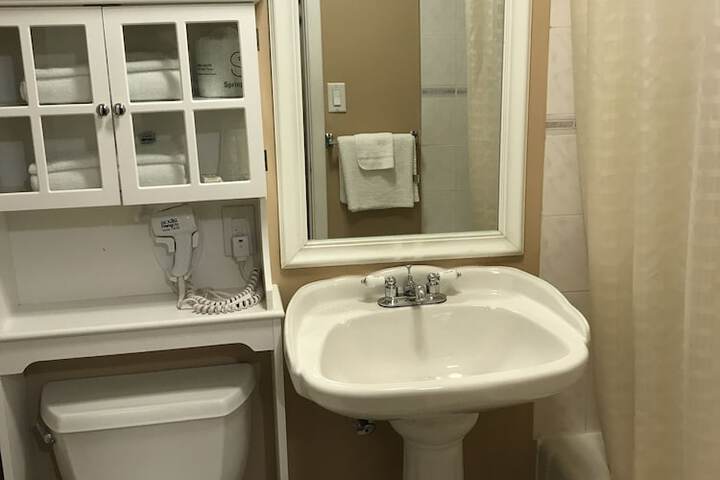 Room 6 of 32