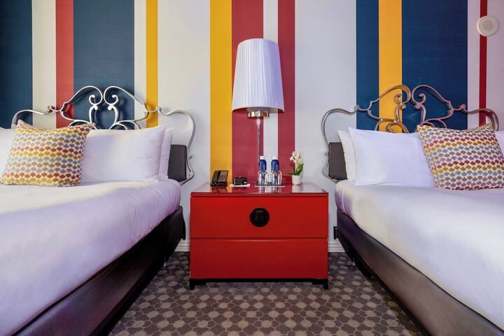 Room 43 of 69